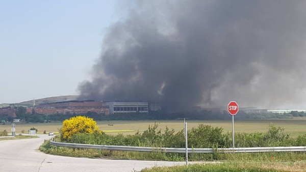 Мобилна станция измерва въздуха след пожара в Шишманци