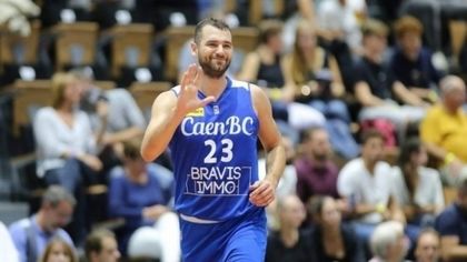 Станимир Маринов отбеляза 15 точки при победа на Клуж