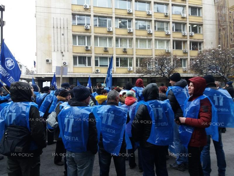 София: Митингът на миньорите и енергетиците достигна до сградата на Представителството на ЕК в България