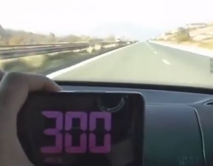 Състезател: БМВ хвърчи с 300 км/ч по българска магистрала (ВИДЕО)