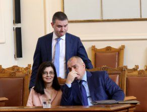 Разцепление в ГЕРБ: Според Павлова трябва да се подкрепи правителство на ПФ, според Горанов - не
