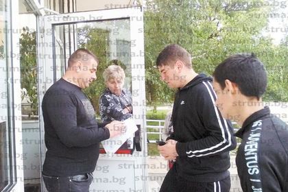 Срив в сървъра на МОН “изправи на нокти” хиляди учители и директори в деня на втората матура