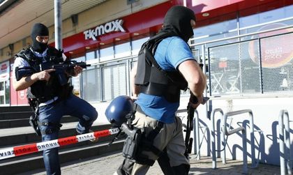 Нападателят в кино в Германия носел пояс с експлозиви