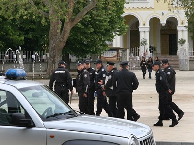 Полицаи и пожарникари блокираха Раковски заради папата