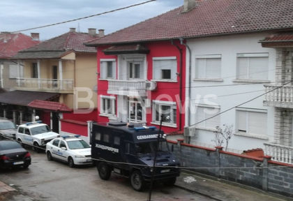Полиция и жандармерия нахлуха в ромската махала на Видин (СНИМКИ)