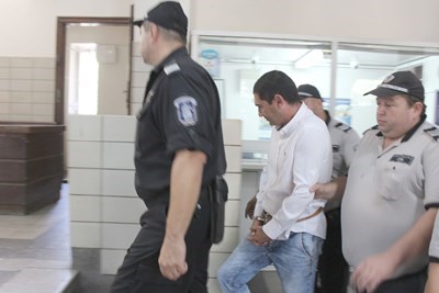 Съдът пусна Лазар Влайков у дома