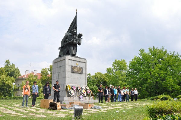 Кърджали: С поднасяне на цветя и венци в града бяха отбелязани 143 години от гибелта на поета-революционер Христо Ботев и почетени падналите за свободата на България