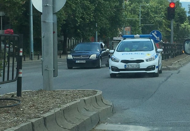 Криминоген в яростна схватка с полицаи по централен пловдивски булевард