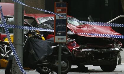 Кола се вряза в пешеходци в Мелбърн, трима загинаха