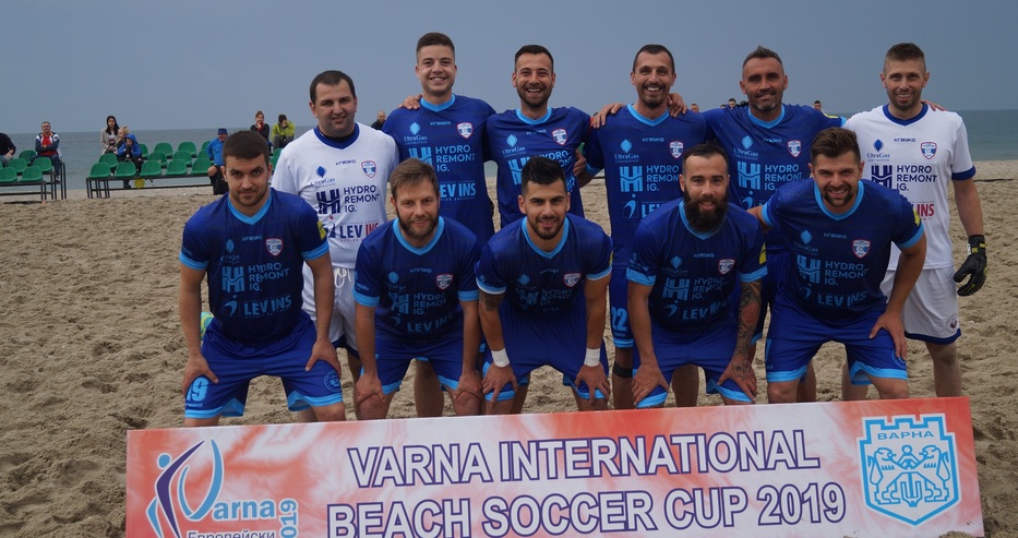 МФК Спартак стартира с победа на турнира по плажен футбол във Варна. 42 гола паднаха в първия ден