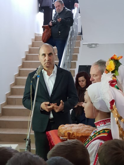 Председателят на ПГ на ГЕРБ Цветан Цветанов откри обновена спортна зала в Търговище