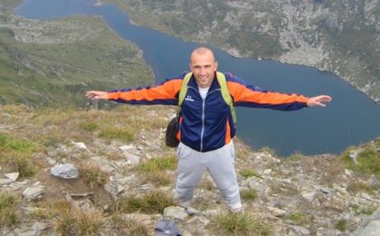 Пресаташето на Ботев рожденик днес! Скочи с парашут, за да пребори най-големия си страх ВИДЕО