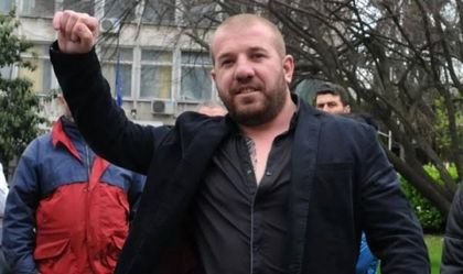 ЯМБОЛСКИ ЕКШЪН! Динко откачи, плаши директор на училище с изнасяне (ВИДЕО)