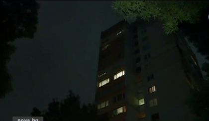 Жителите на евакуирания блок в София: Чу се страшен трясък! Кърти се непрекъснато. Изнесоха тонове бетон! (СНИМКИ/ВИДЕО)