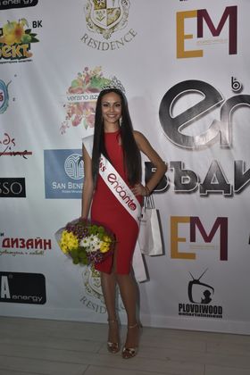 Виктория Лазарова от ЕГ „Иван Вазов” стана Miss Encanto 2017
