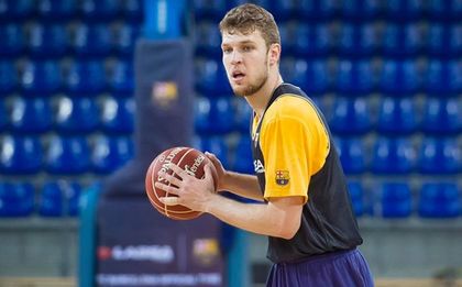 Барса и Везенков загряват за Бетис