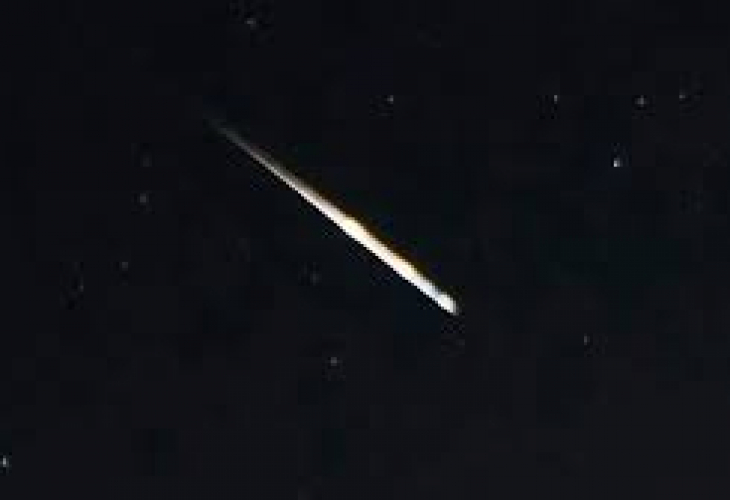 Очевидци заснеха на ВИДЕО падането на метеорит, 40 пъти по-ярък от Луната