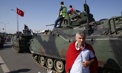 90 са убитите при опита за преврат в Турция