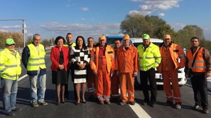 С пълна газ по моста над Стряма по АМ
