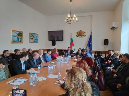 Зам.-министър Янко Иванов: Стопаните в 3-километровата зона около девненския кв. „Повеляново” трябва да заколят доброволно прасетата си, за да не се разпространява африканскатата чума