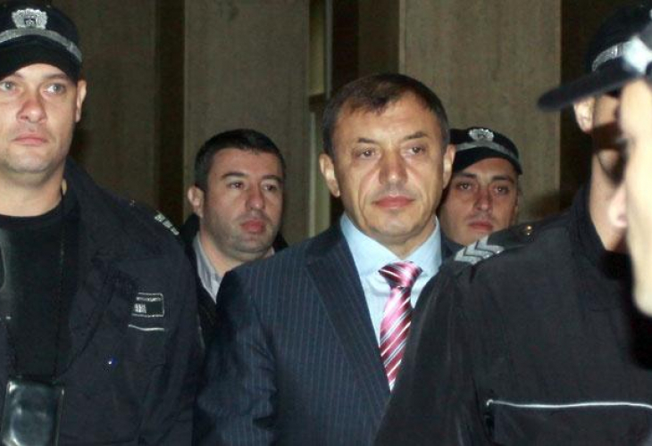 Знаковото дело срещу Алексей Петров - Цветан Василев, Златко Баретата, Сашо Диков, двойна смърт в един ден на свидетели, атентат, 