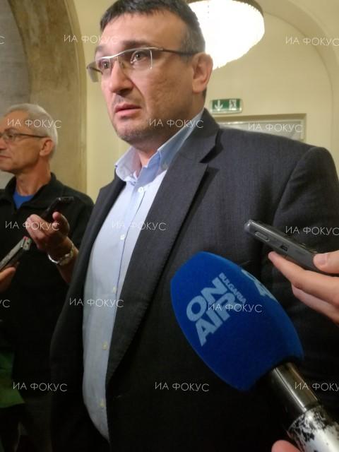 Министър Младен Маринов: Чрез ДНК- проби от роднините ще се установи самоличността на загиналите при самолетната катастрофа в Македония