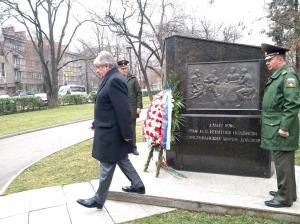 Дипломатическата нагайка на Москва отново шиба мазохистичните ни управници