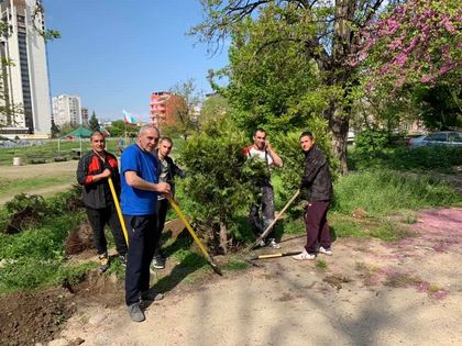 Пловдив: Арестуваха защитниците на парка в кв. „Кършияка“ по време на залесяването му