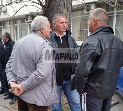 Евстатиев болен, делото се гледа без него (снимки)