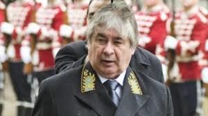 Условното наклонение на безусловното ни подчинение