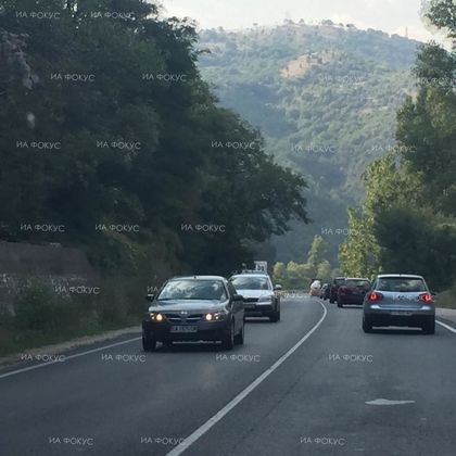 Смолян: Ограничено е движението за товарни автомобили над 12 тона с ремаркета и полуремаркета през прохода Превала