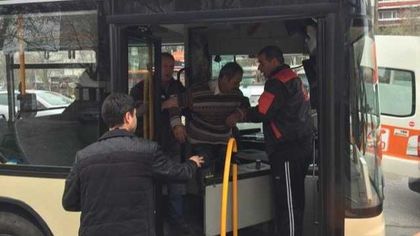 Шофьор получи гърч зад волана, кондукторът спаси пътниците