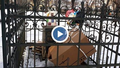 Русенци са възмутени от отношението на клошарите към паметниците