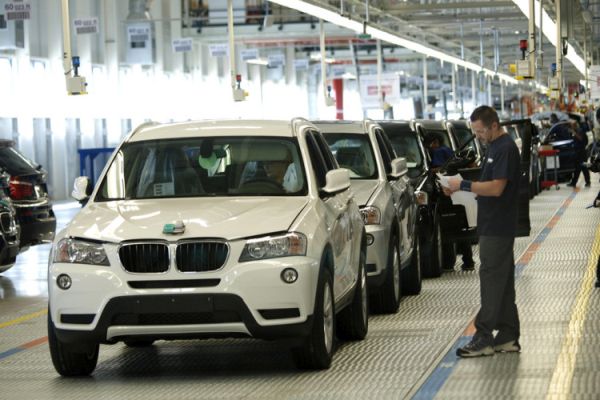 BMW ще строи още един завод в САЩ Баварците инвестират 1 млрд. евро и в нова фабрика в Унгария