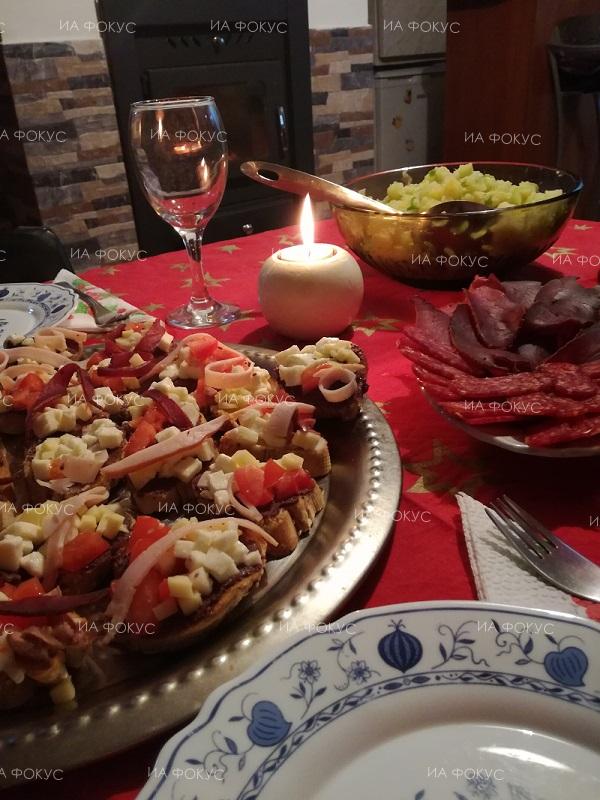 Коледна трапеза, песни и поверия