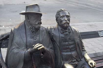 София: Столична библиотека ще отбележи Деня на бащата до паметника на Славейкови на 14 юни