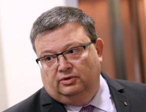 Цацаров няма да проверява твърденията на Цветан Василев