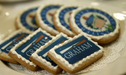 Кеф ти пуловери, кеф ти значки – US предизборни джунджурии