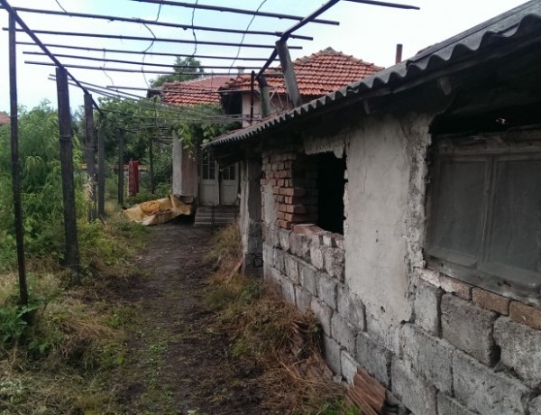 Влюбен Ромео подпали къщата на своята Жулиета в хасковско село