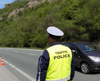 Засилено полицейско присъствие по пътищата към границата ни със Сърбия
