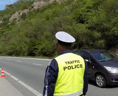 Засилено полицейско присъствие по пътищата към границата ни със Сърбия