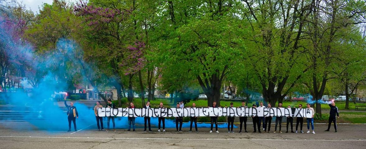 Вижте какво уважение показаха пловдивски абитуриенти към своята учителка! СНИМКИ