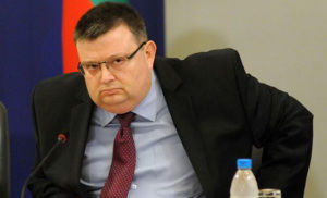 Не го е срам Цацаров – сам си го казва