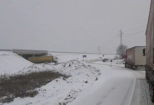 Тирове закъсват на баир край Монтана