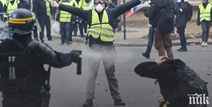Френската полиция готова за сблъсък №21 с
