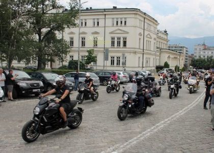 КАТ зове: Снимайте номера на шумните коли