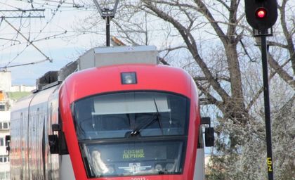 Жена опита да скочи под влак в Перник, в болница е