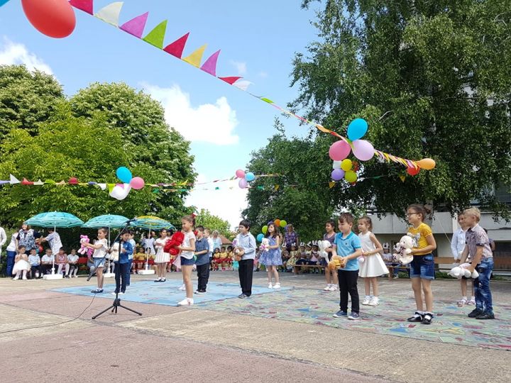 Децата от ДГ „Осми март“ в село Дянково празнуваха Деня на детето
