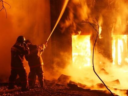 Огнен ад край Сандански! Пожар изпепели читалище
