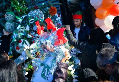 Над 800 деца украсиха коледната елха с Лудогорец